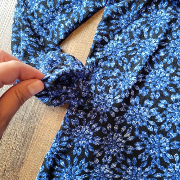 Michael Kors Blue Floral Ruffled Peekaboo Blouse - Picture 4 of 9